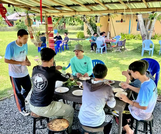 Friends sharing a meal at the sala